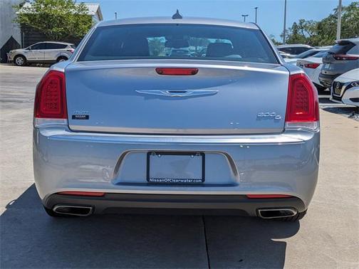 2017 Chrysler 300C Platinum