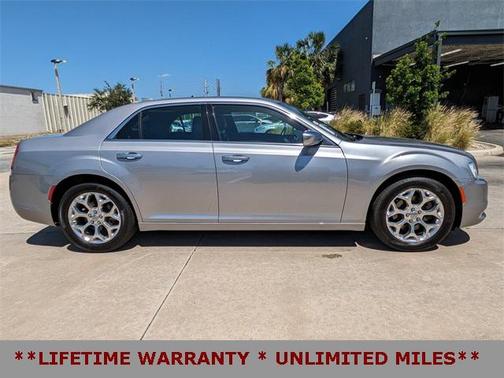 2017 Chrysler 300C Platinum