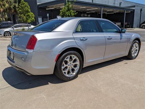 2017 Chrysler 300C Platinum