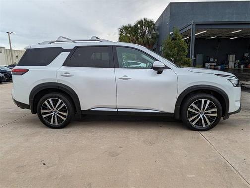 2025 Nissan Pathfinder Platinum 4WD