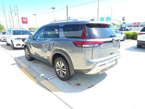 Gun Metallic 2022 Nissan Pathfinder SL 4WD