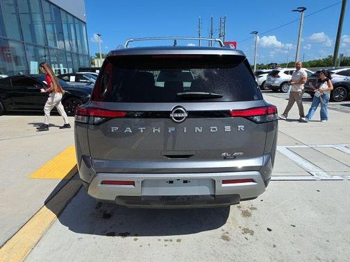 Gun Metallic 2022 Nissan Pathfinder SL 4WD