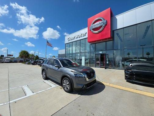 Gun Metallic 2022 Nissan Pathfinder SL 4WD
