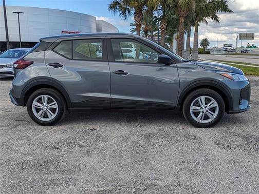 2025 Nissan Kicks S