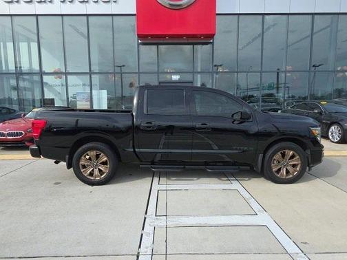 2024 Nissan Titan SV