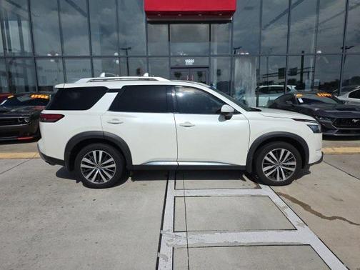 2022 Nissan Pathfinder Platinum 2WD