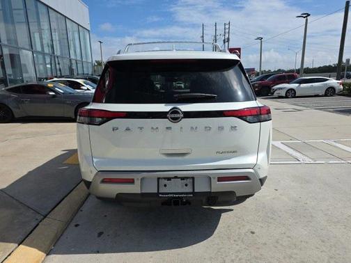 2022 Nissan Pathfinder Platinum 2WD