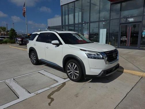 2022 Nissan Pathfinder Platinum 2WD