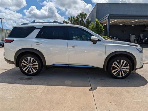 2022 Nissan Pathfinder Platinum 2WD