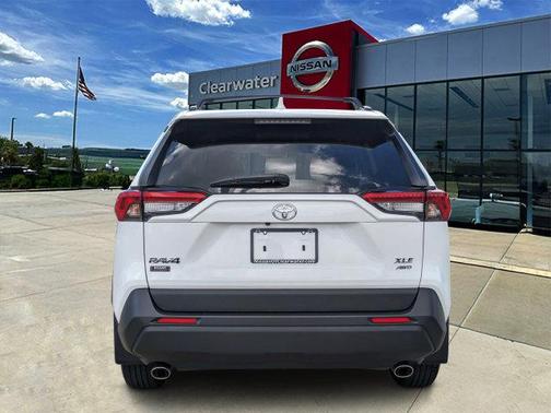Ice 2023 Toyota RAV4 XLE