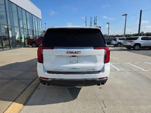 Summit White 2025 GMC Yukon XL 4WD AT4