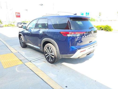 2025 Nissan Pathfinder Platinum FWD