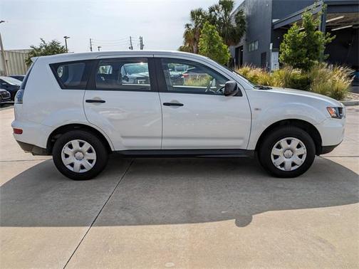 2010 Mitsubishi Outlander ES