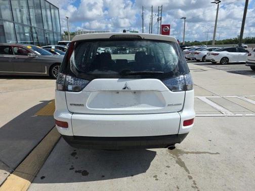 2010 Mitsubishi Outlander ES