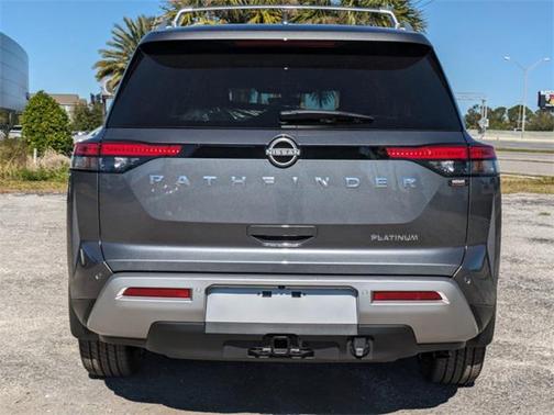 2025 Nissan Pathfinder Platinum FWD