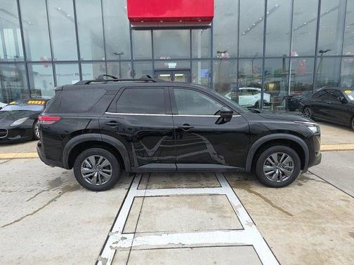 2023 Nissan Pathfinder SV FWD