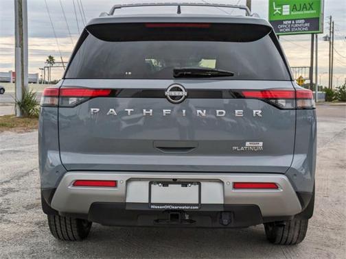 2025 Nissan Pathfinder Platinum FWD