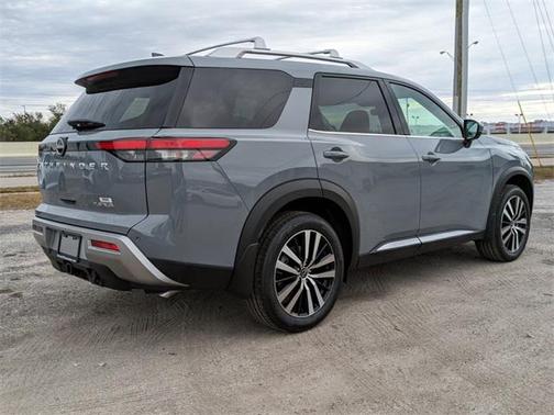 2025 Nissan Pathfinder Platinum FWD
