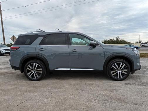 2025 Nissan Pathfinder Platinum FWD
