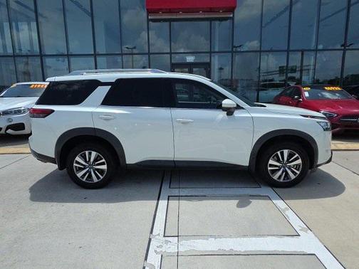 2022 Nissan Pathfinder SL 4WD