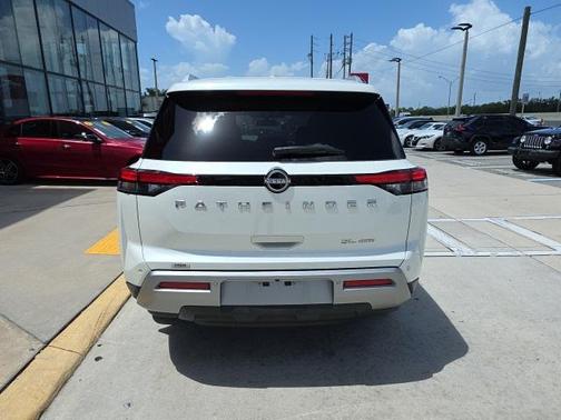 2022 Nissan Pathfinder SL 4WD
