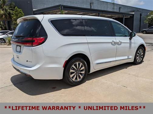 2023 Chrysler Pacifica Hybrid Limited