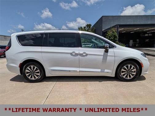 2023 Chrysler Pacifica Hybrid Limited