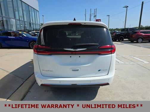 2023 Chrysler Pacifica Hybrid Limited