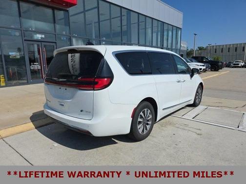 2023 Chrysler Pacifica Hybrid Limited