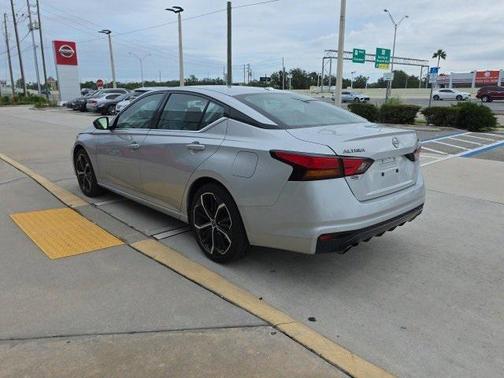 2023 Nissan Altima SR FWD