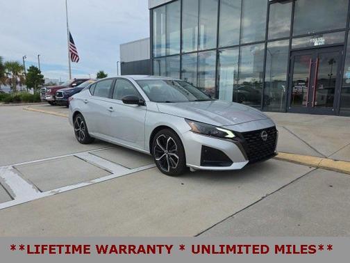 2023 Nissan Altima SR FWD