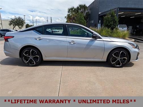 2023 Nissan Altima SR FWD