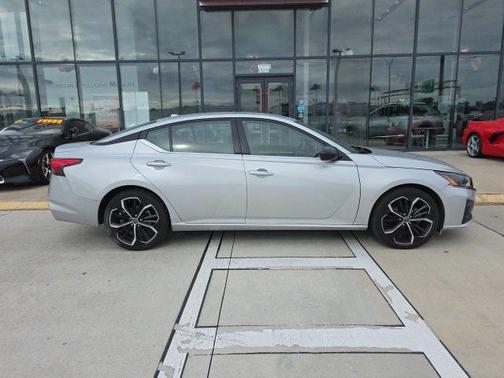 2023 Nissan Altima SR FWD