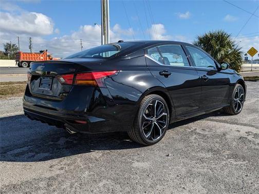 2025 Nissan Altima SR FWD