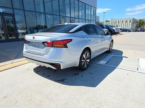 Brilliant Silver Metallic 2022 Nissan Altima 2.5 SV