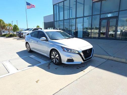 Brilliant Silver Metallic 2022 Nissan Altima 2.5 SV