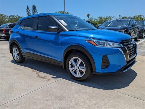 2025 Nissan Kicks S