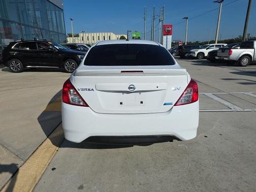 2015 Nissan Versa 1.6 SV