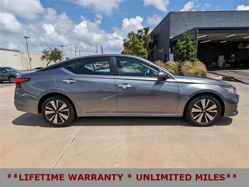 2022 Nissan Altima 2.5 SV