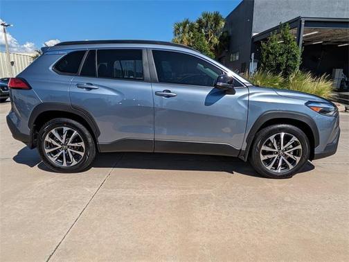 2025 Toyota Corolla Cross XLE