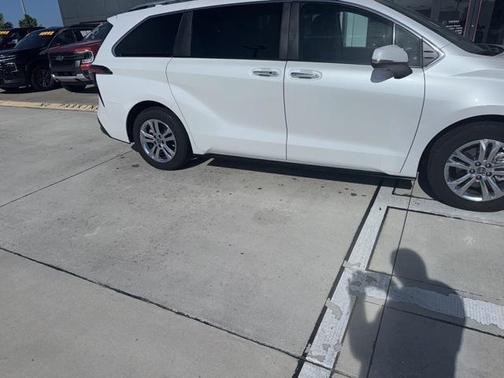 2024 Toyota Sienna Platinum 7 Passenger