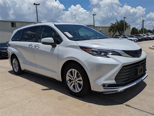 2024 Toyota Sienna Platinum 7 Passenger