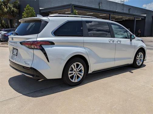2024 Toyota Sienna Platinum 7 Passenger