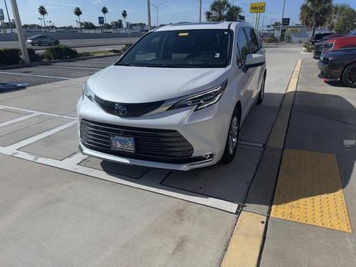 2024 Toyota Sienna Platinum 7 Passenger