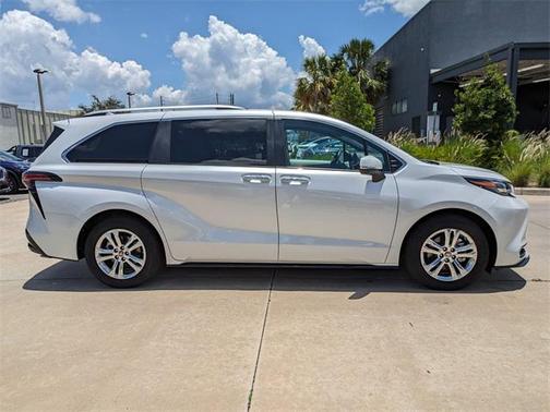 2024 Toyota Sienna Platinum 7 Passenger