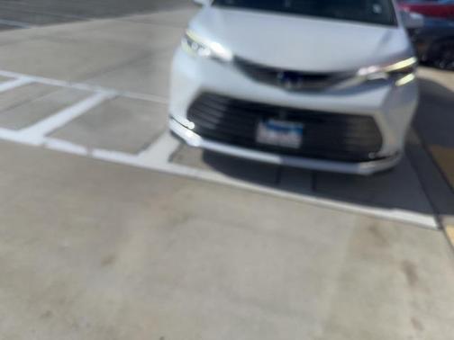 2024 Toyota Sienna Platinum 7 Passenger