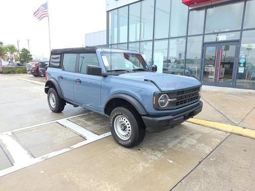 2023 Ford Bronco Base