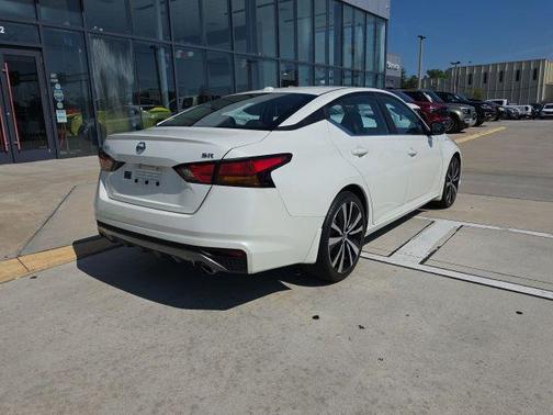 Pearl White 2019 Nissan Altima 2.5 SR