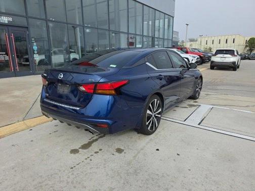 2022 Nissan Altima SR FWD