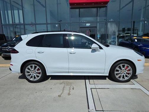 2017 Porsche Cayenne GTS